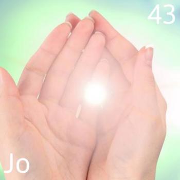 Box 43 Jo: Soms heb je even iemand nodig die écht luistert en met je meekijkt. Als heldervoelend en helderwetend consulent sta ik met liefde en oprech