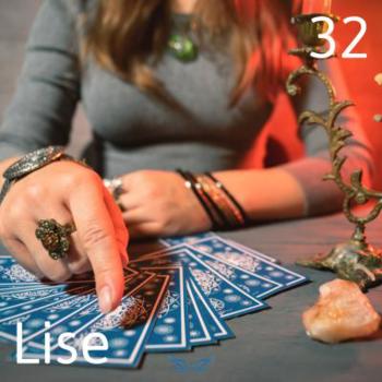  Medium Lise is een ervaren Lenormand kaartlegster stemt af op jou energie.